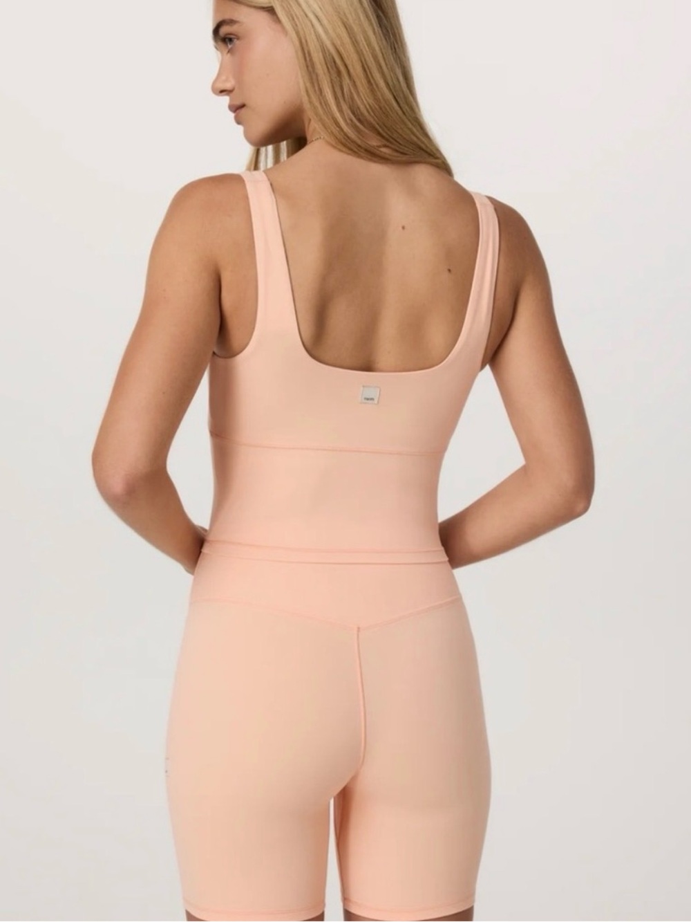 Vuori All The Form Support Set (Tank and Shorts) Size M - Picture 6 of 9